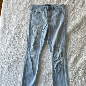 Light blue skiing ripped jean